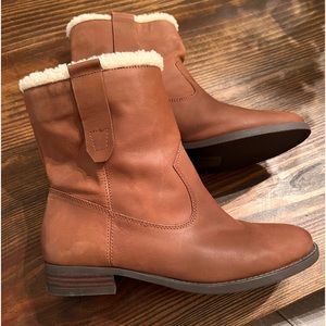 Sole society short boot in cognac color. NWOT